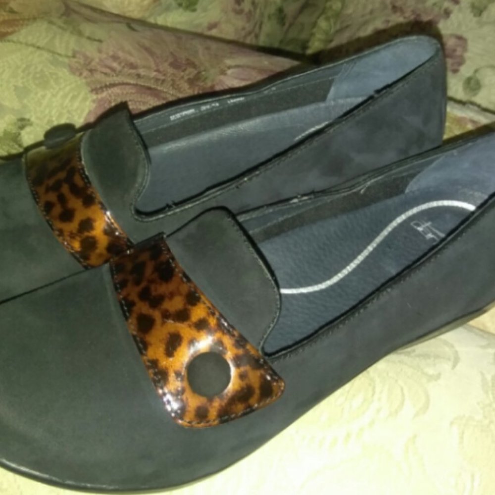 Shoes - Picture 5 of 5